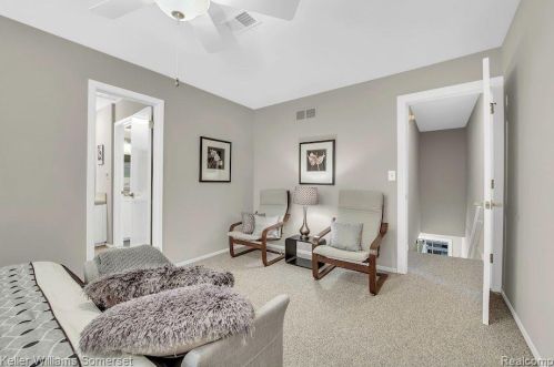 737 Kirts Blvd, Troy MI 48084-4863 exterior