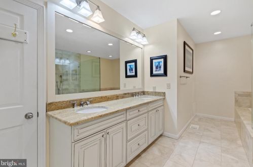 8751 Brook Rd, Mc Lean VA  22102-1507 exterior