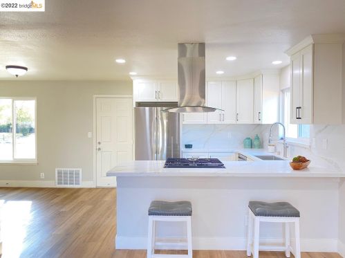 1834 Elkwood Dr, Concord CA  94519-1122 exterior