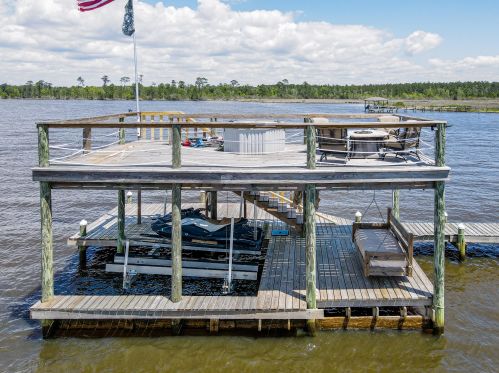 4552 Bayside Dr, Milton FL 32583-8436 exterior