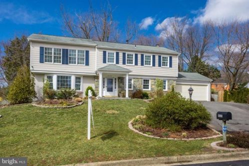 8020 Birnam Wood Dr, Mc Lean VA  22102-2711 exterior