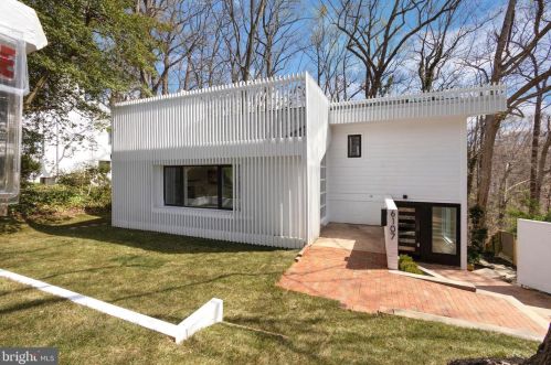 6107 Benalder Dr, Bethesda MD  20816-1007 exterior