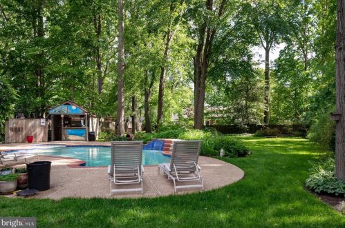 1803 Cool Spg Dr, Alexandria VA 22308-1630 exterior