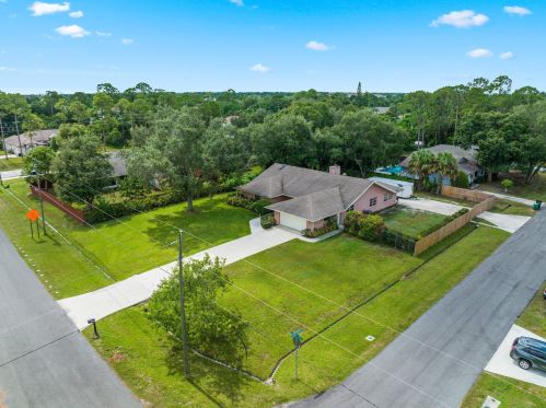 1718 Ocean Cove Ave, Fort Pierce FL  34953-2450 exterior