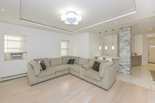 93 Bismark Ave, Valley Stream NY  11581-1408 exterior