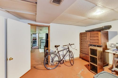 2836 Lunt Ave, Chicago IL 60645-2917 exterior