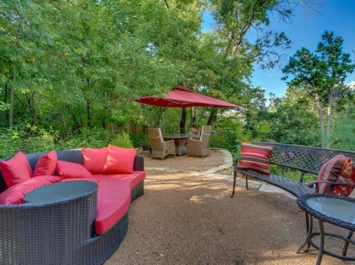 3909 Edwards Mtn Dr, Austin TX 78731-3845 exterior