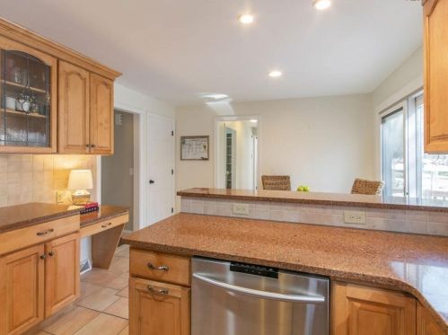 19 Quinnehtuk Rd, Springfield MA 01106-2911 exterior