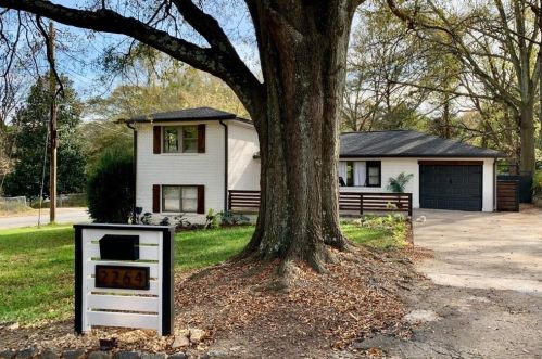 2264 Baker Rd, Atlanta GA 30318-6221 exterior