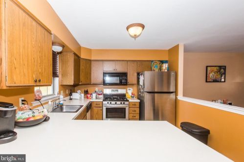 211 Cherrywood Ct, Pottstown PA 19464-9230 exterior