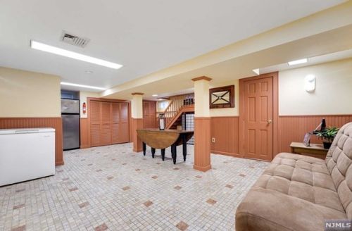 90 Spg Gdn Ave, Nutley NJ 07110-1507 exterior