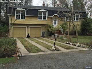 9 Carlotta Way, Demarest NJ  07627-2501 exterior