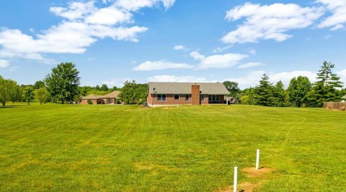 103 Wolf Trl Ct, Defiance MO 63341-1356 exterior