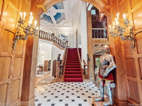 2009 Victoria Hl, Rochester MI exterior