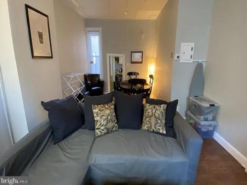 324 18 St, Philadelphia PA 19140-1014 exterior