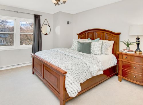 5537 Bay Rdg Ave, Milwaukee WI 53217-5104 exterior