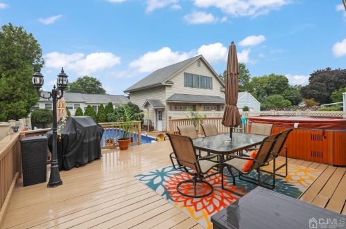 829 Evergreen Ct, New Brunswick NJ 08902-2314 exterior