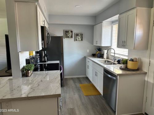 1320 Bethany Home Rd, Phoenix AZ  85014-2048 exterior