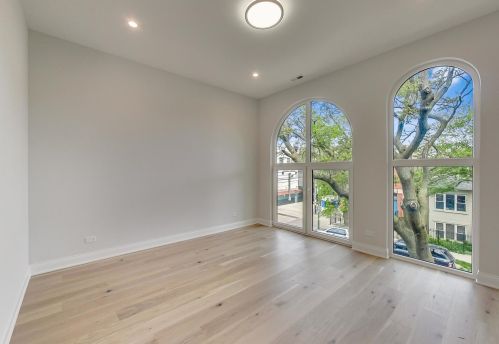 2345 Mclean Ave, Chicago IL 60647-4113 exterior