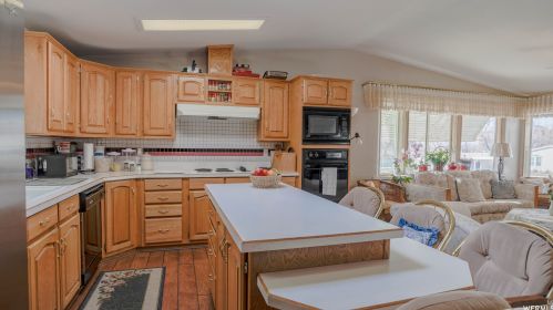 178 Alta Vw Way, Sandy UT 84070-3258 exterior