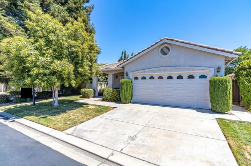 3280 Spring Garden Dr, Turlock, CA 95382-9720