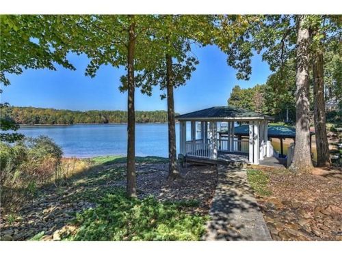 136 Hawks Point Dr, Bells Cross Roads, NC 28166-7654