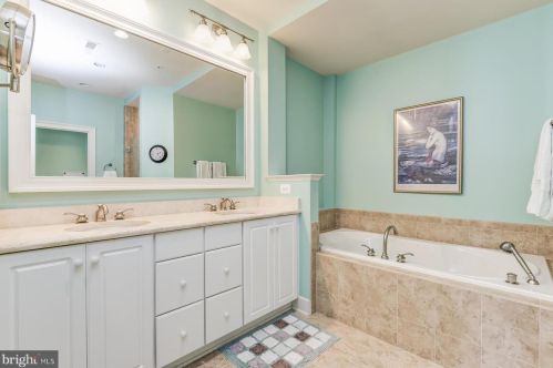 12561 Ansin Cir Dr, Rockville MD 20854-6912 exterior