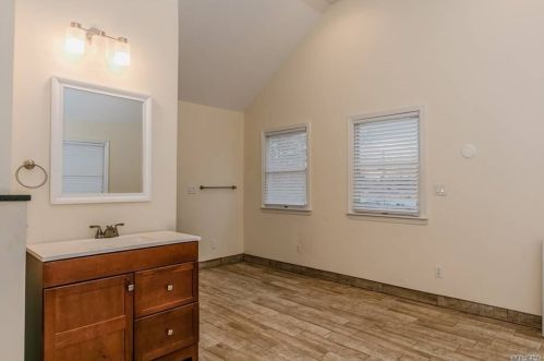 1541 1 St, Babylon NY 11704-5059 exterior