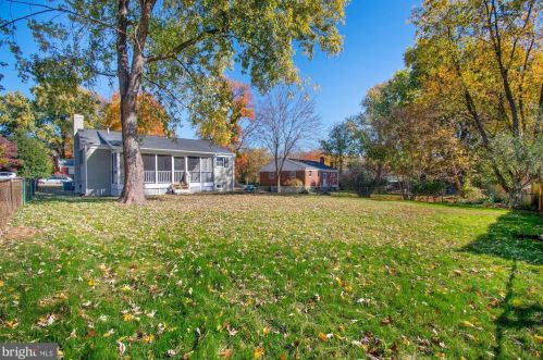 4608 Coachway Dr, Rockville MD  20852-2338 exterior