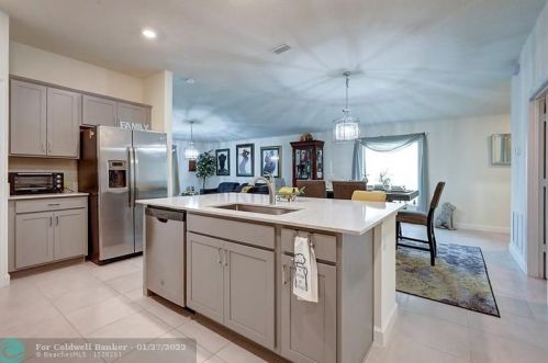 916 Bent Creek Dr, Fort Pierce FL  34947-1330 exterior