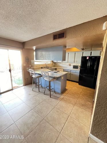 8204 32nd Ave, Phoenix AZ  85051-6022 exterior