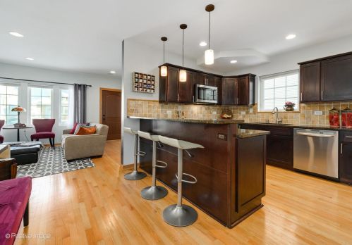 4831 Winnemac Ave, Chicago IL 60630-2432 exterior