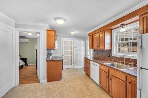 34 Powell Ave, Springfield MA 01118-2165 exterior