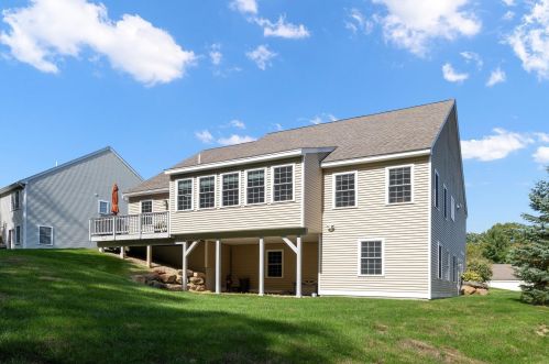 40 Stone Sled Ln, Concord, NH 03304-5509