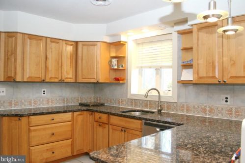 1078 Corn Crib Dr, Huntingdon Valley PA 19006-3306 exterior