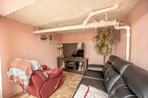 27 St, Union City NJ 07086-7203 exterior