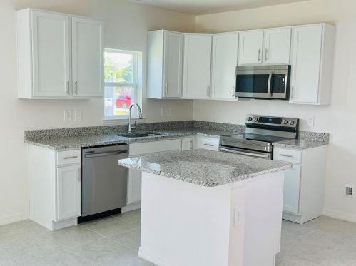 2082 Burlington St, Fort Pierce, FL 34984-4352