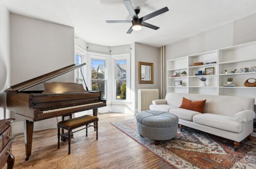 1672 Cass St, Milwaukee WI  53202-2053 exterior