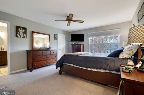 18 Stafford Ct, Trenton NJ 08690-3318 exterior