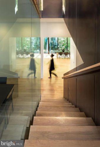 8725 Brk Rd, Mc Lean VA 22102-1507 exterior