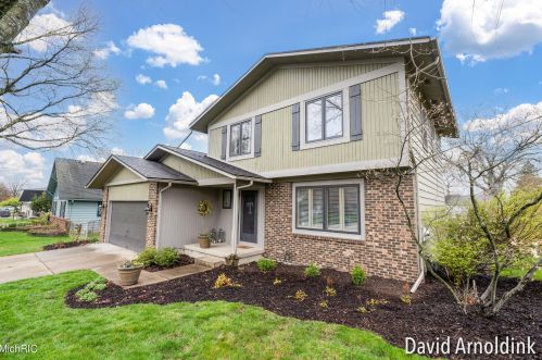 4151 Holyoke Dr, Grand Rapids, MI 49508-3701