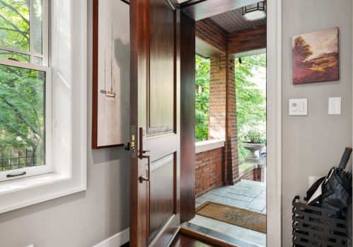 819 Castlewood Ter, Chicago IL  60640-4216 exterior