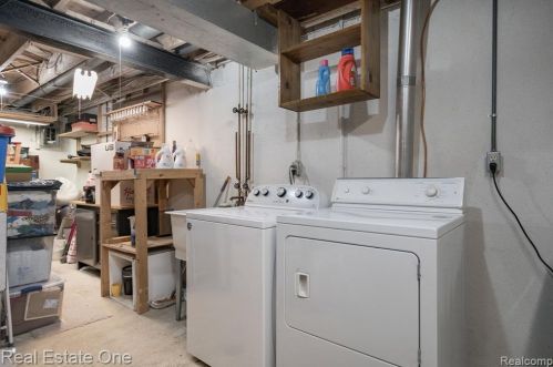 943 Kirts Blvd, Troy MI 48084-4837 exterior