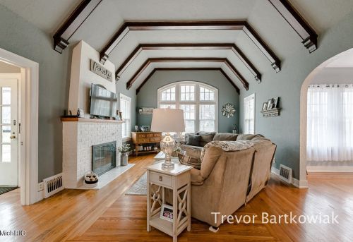 1177 Cornell Rd, Meskegon MI 49441-3833 exterior