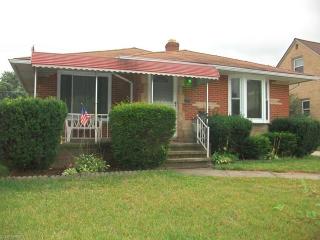 5803 Southington Dr, Cleveland, OH 44129-5231