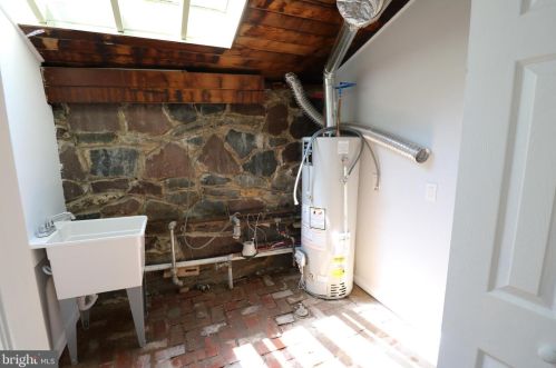 635 Parkway Ave, Trenton NJ  08618-2723 exterior