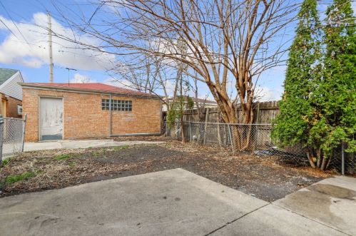 4154 Artesian Ave, Chicago IL 60632-1204 exterior