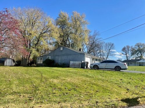 5 Hickory Ln, Enfield, CT 06082-6001