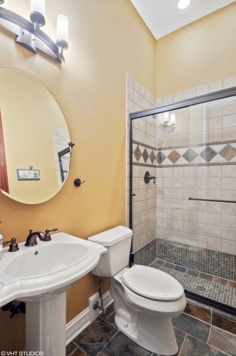 695 Mitchell Ave, Elmhurst IL 60126-4855 exterior