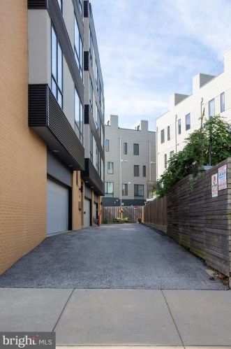 444 Fairmount Ave, Philadelphia PA  19123-2808 exterior